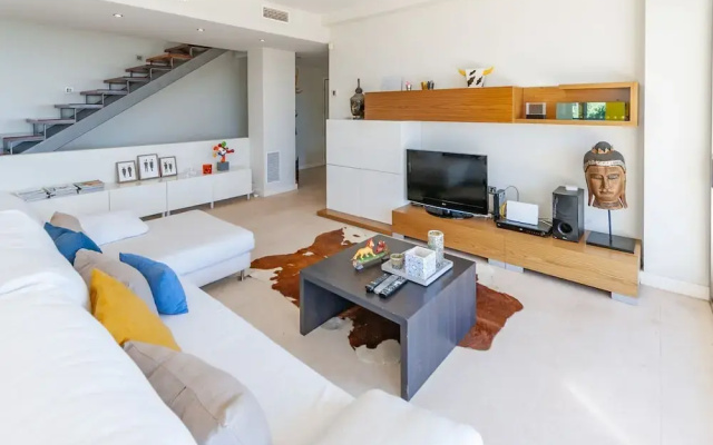 Delightful Villa in Canyelles wth Swimming Pool
