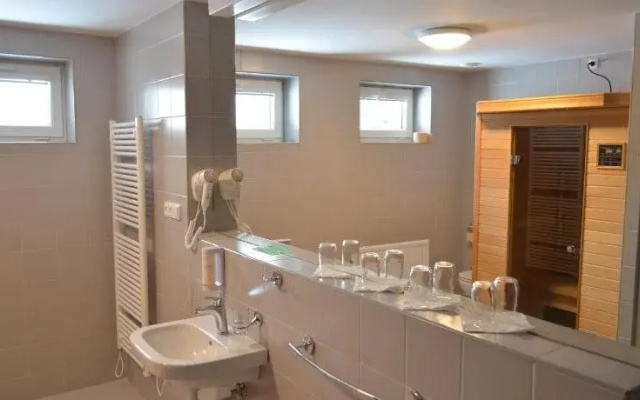 Hotel CESKA FARMA