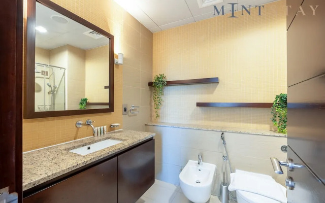 Exquisite 2BR w Exclusive Beach Access at the Palm