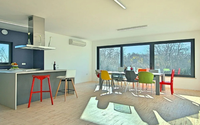 Lush Villa in Belavici with Pool & High-End Kitchen