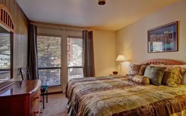 A208 Lake Cliffe Condos