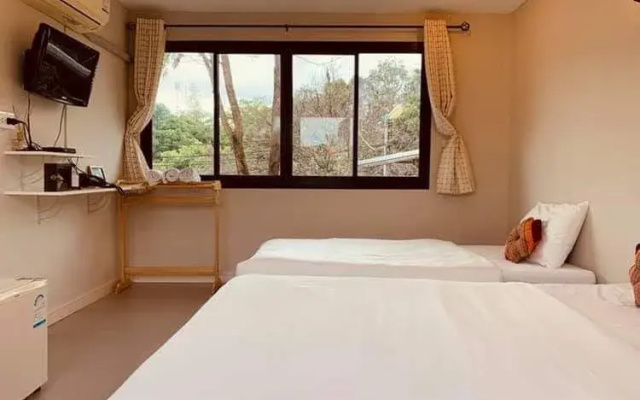 Kayom House - White Meranti House & Resort