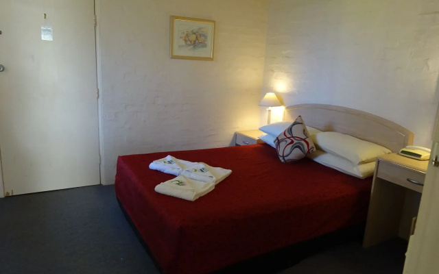 Black Dolphin Motel Apartments