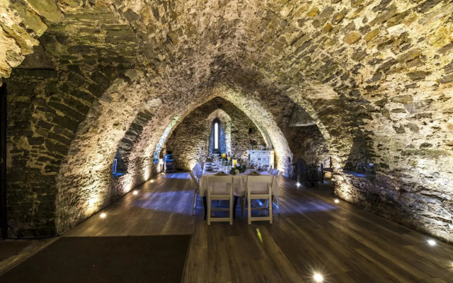 Castle House - 5 Bedroom - Manorbier