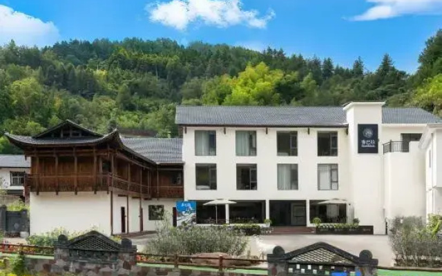 Shambhala Perched Peaks Courtyard Hotel (Zhangjiajie National Forest Park)
