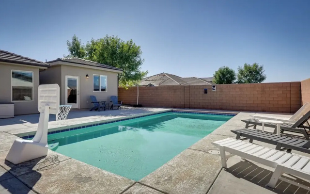 Hurricane Getaway w/ Private Pool, Mtn Views!