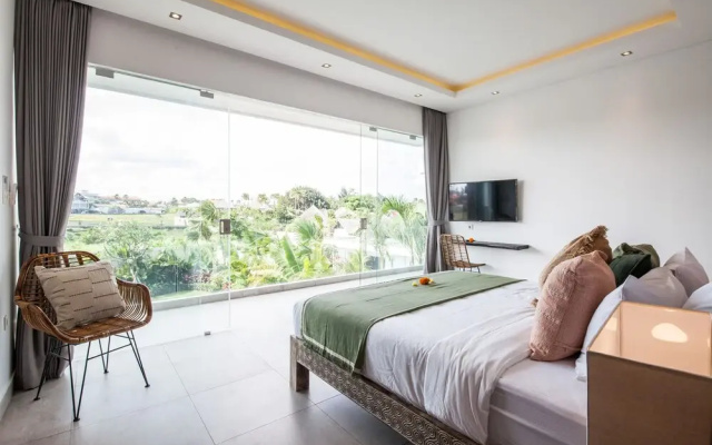 Captivating Villa Walk to the Beach
