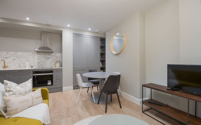 Trendy Flat by Hyde Park PS1