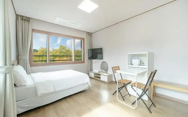 Jeju Gwaneumsa Ganeun gil Pension