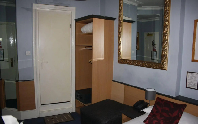 Tudor Court Hotel