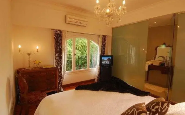 Aura Suites Boutique Hotel
