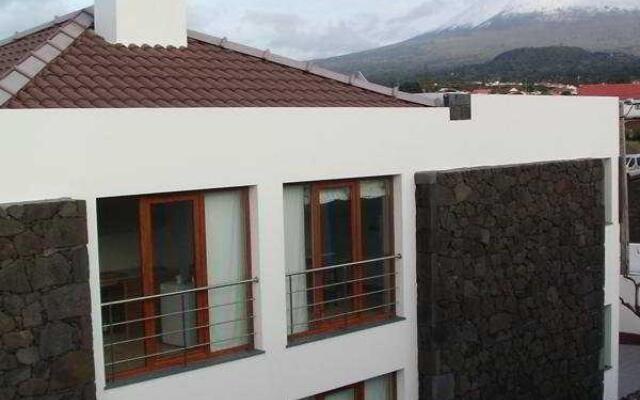 Отель Baia da Barca Apartamentos Turisticos Португалия, Мадалена - отзывы, цены и фото номеров - забронировать отель Baia da Barca Apartamentos Turisticos онлайн вид на фасад