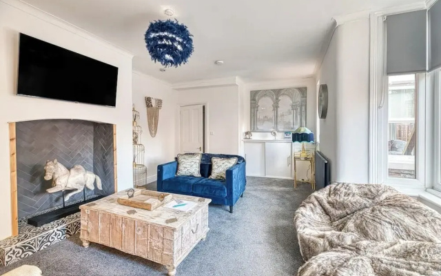Three Bed Apartment by Guestz