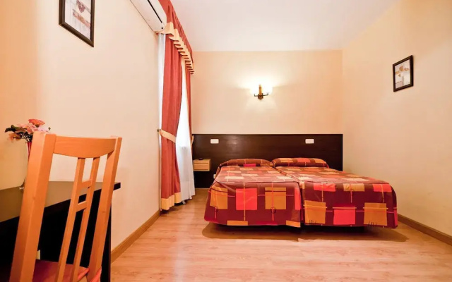 Hostal Las Cortes