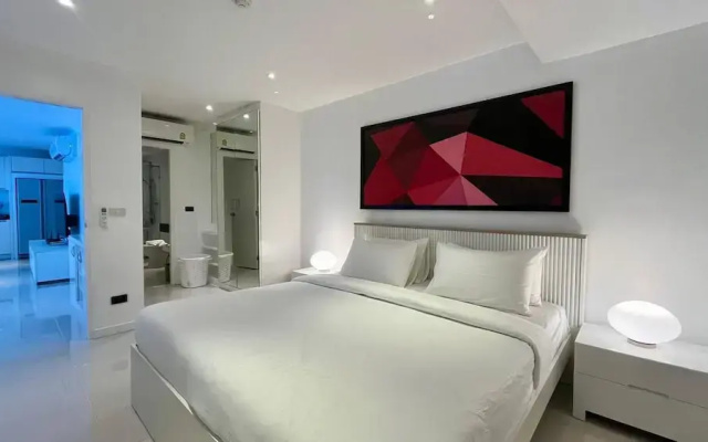 B12 - 2 Bedroom Condo With Pool Access, Karon Beach