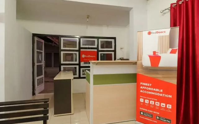 RedDoorz Syariah near Ciledug Station