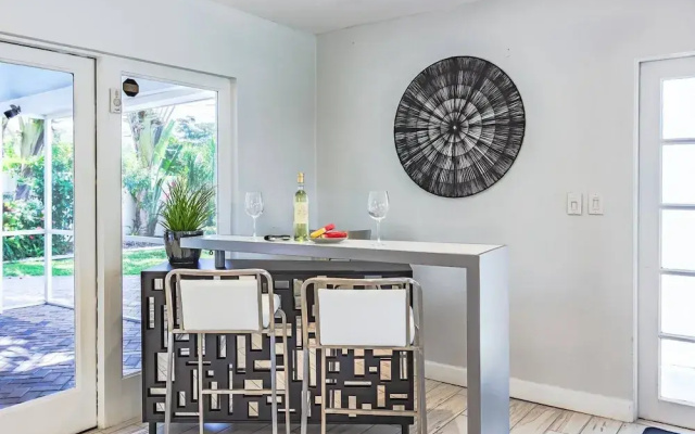 Fruit & Wine Saltwater Pool Home