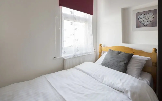 Cecil House - An Inviting 3-bedroom in Rochester
