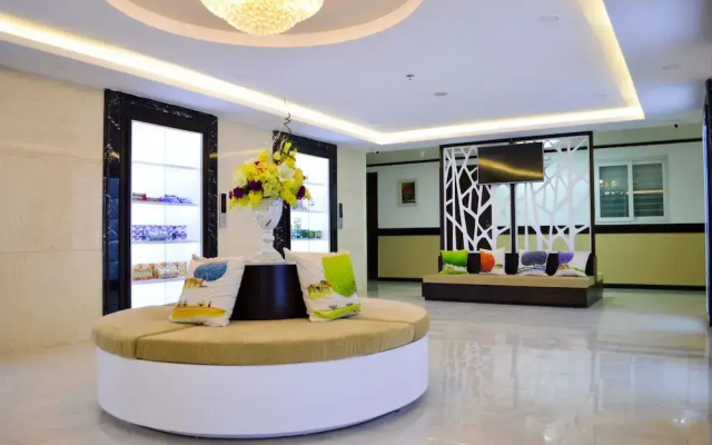 Maika Condotel