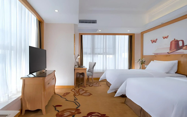Vienna International Hotel (Yichang East Railway Station)