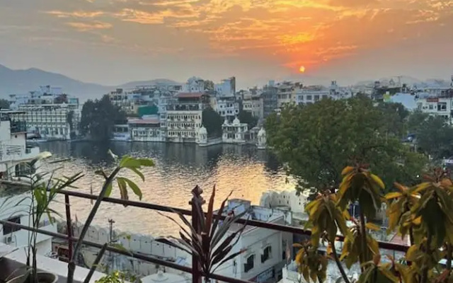 Nukkad Guest House Near Lake Pichola