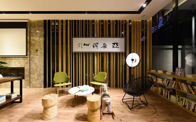 Atour Hotel Houma Xintian Square