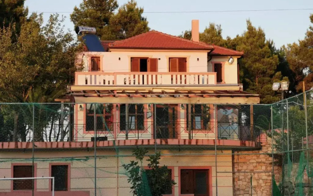 The Pine Tree House