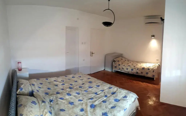 Edelweiss Hostel