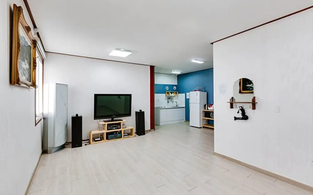 Baenaegol Paraeso Redroof Pension