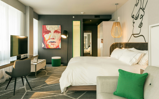 Renaissance Montreal Downtown Hotel