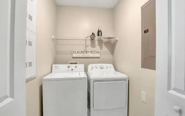 3097pequod 5 Bedroom Townhouse by RedAwning