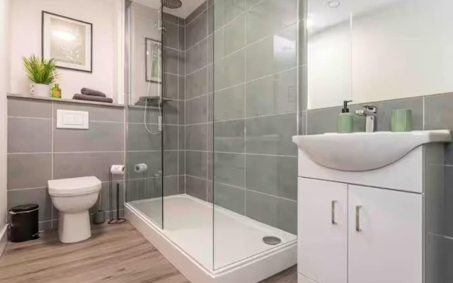 Central 1-bed Apartment With Free Parking & Wifi