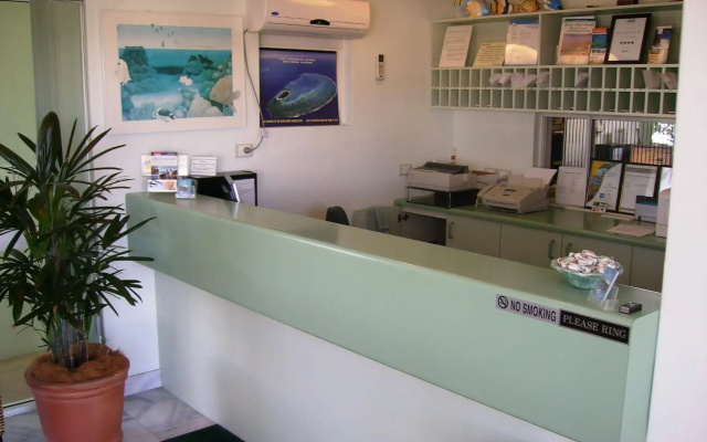 Reef Adventureland Motel