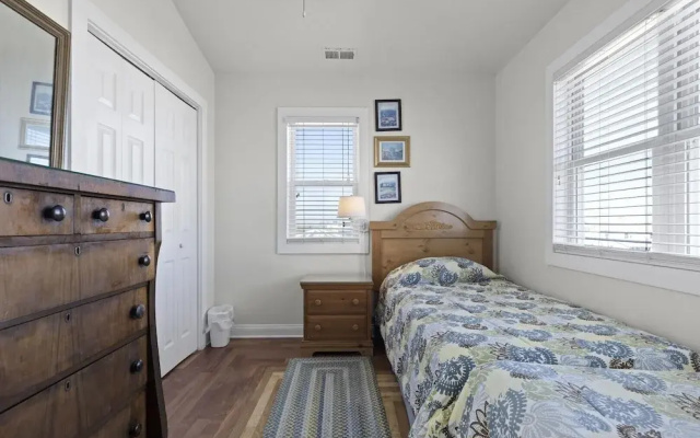 Suncatcher 4 Bedroom Home by RedAwning
