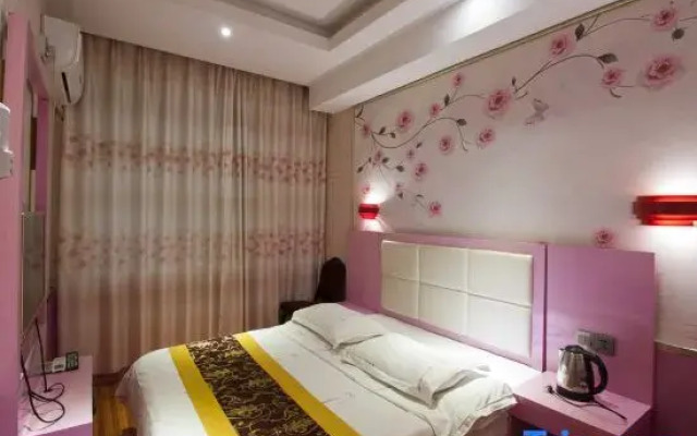 Saturday Theme Hotel