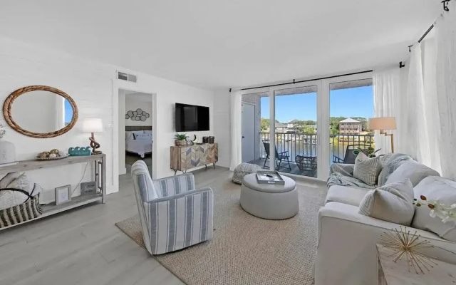 Dolphin Point #401c