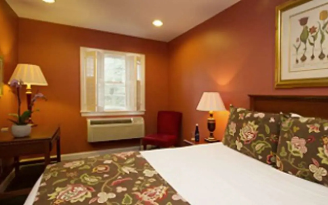 Airlie Hotel