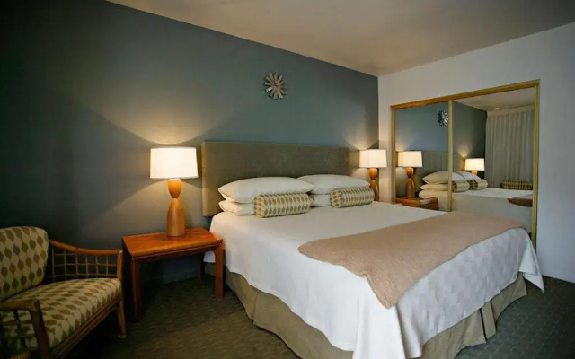 Desert Hills - 21 and Over - A Town & Desert Boutique Hotel