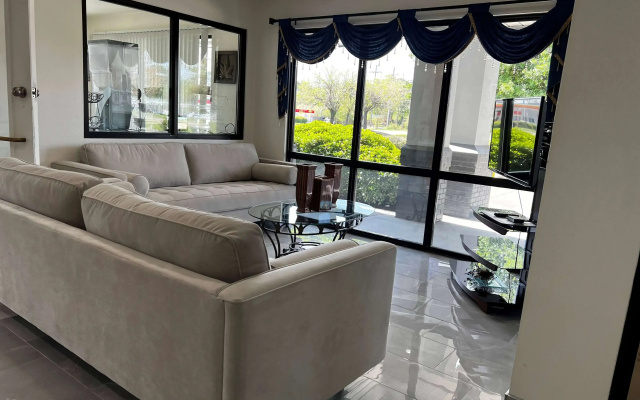 Super 8 by Wyndham Slidell