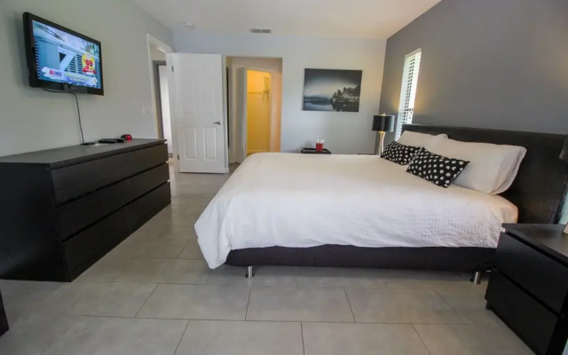 Vacation Home With A Stunning View - 870 3 Bedroom Home by RedAwning