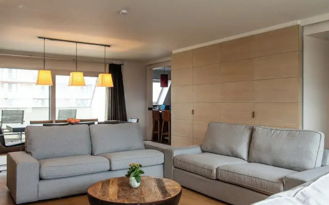 Spacious Seaside Apartment