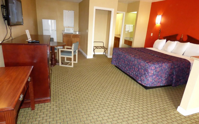 Economy Inn & Suites