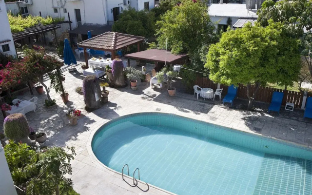 Room-spacious One Bedroom Apartment in P