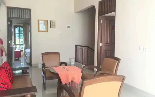 Modern Chic Room at Gendis Homestay