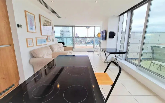 SidemerseyLivingscouk 2BR 2BA Luxury APT in L2 w Parking