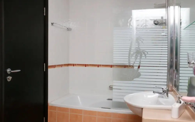 La Riviera Raine & Horne Holiday Homes