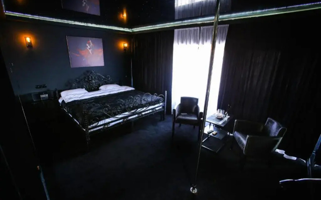 4 Rooms