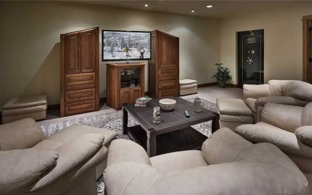 Rocking Chair Lodge