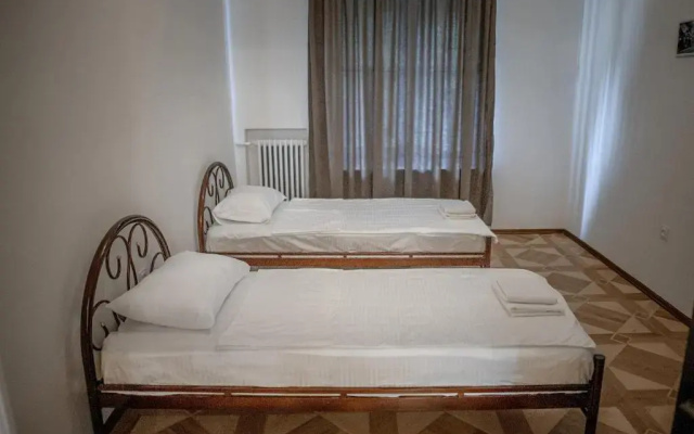 Huge Newly Renovated 3Br In Heart Of Tbilisi