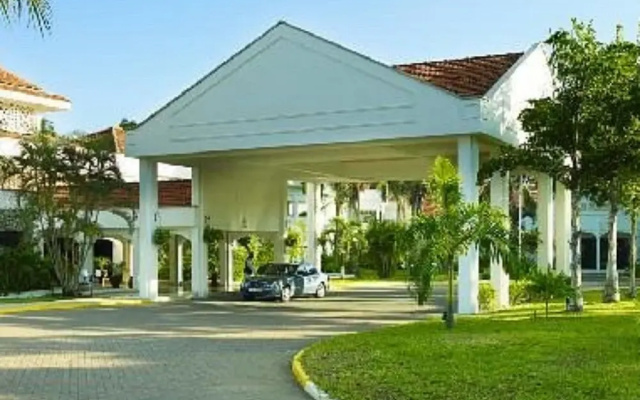 Sarova Whitesands Beach Resort Spa 3